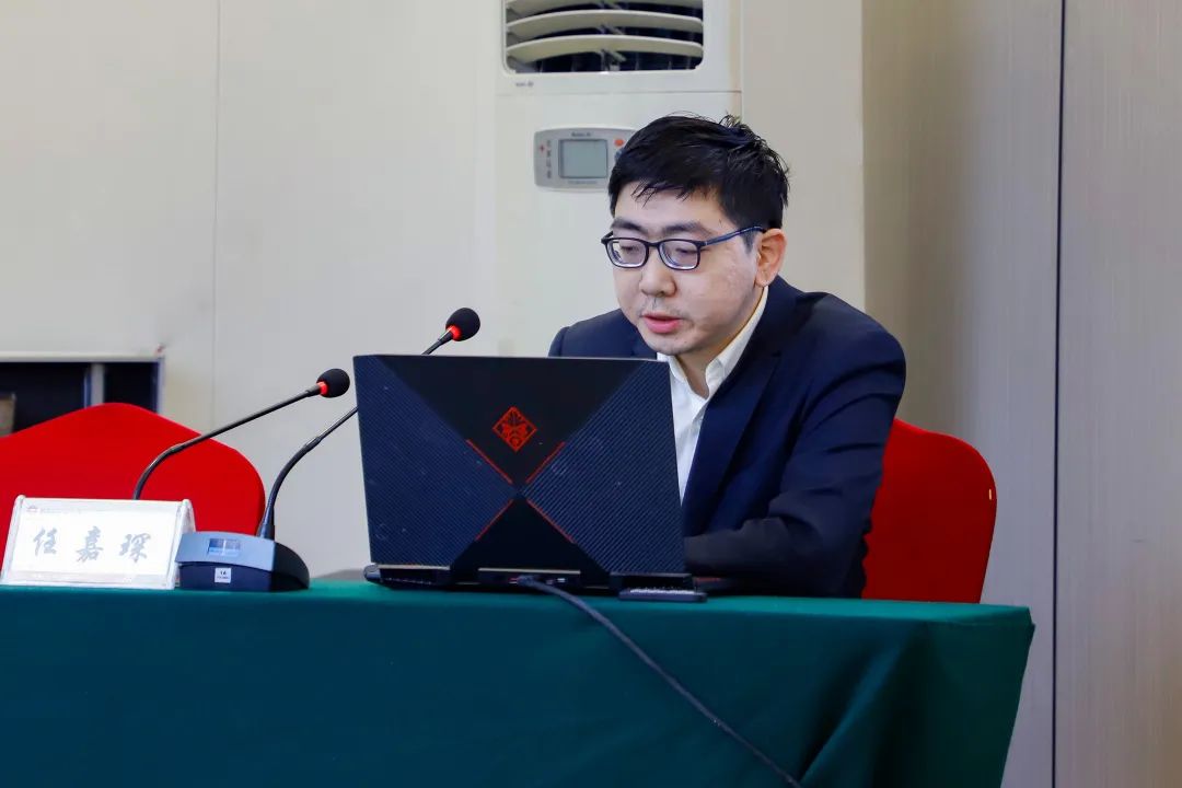 龍鋼集團舉行新能源產(chǎn)業(yè)知識培訓(xùn)