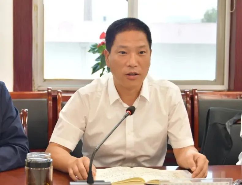 龍鋼集團召開生產經營工作例會