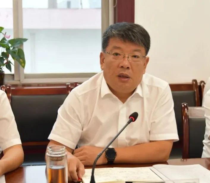 龍鋼集團召開生產經營工作例會