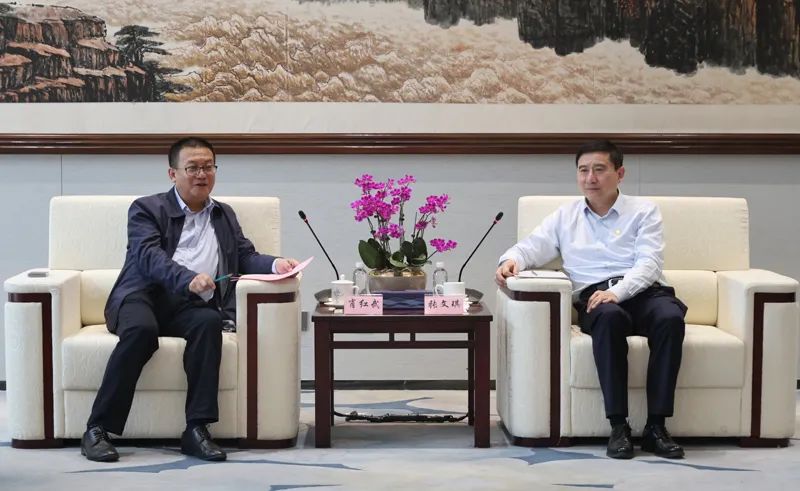 ��������Ҋ���F��ʮ���ּ��F�hί��ӛ�������LФ�t��һ��