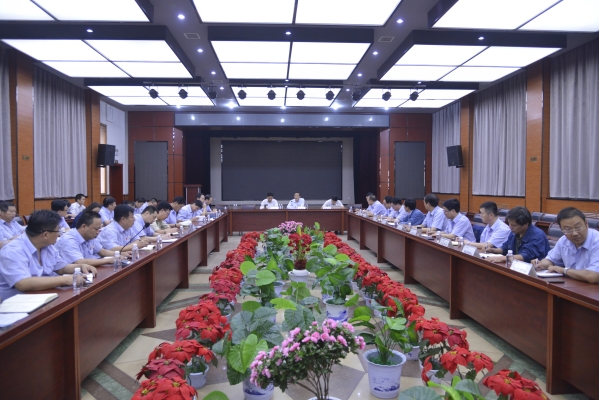 李永剛一行在龍鋼公司調研