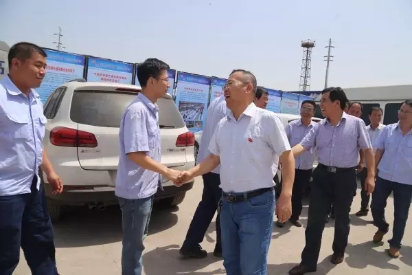 龍鋼集團(tuán)黨政工領(lǐng)導(dǎo)到韓城片區(qū)慰問“送清涼” 龍鋼集團(tuán)黨政工領(lǐng)導(dǎo)到韓城片區(qū)慰問“送清涼”