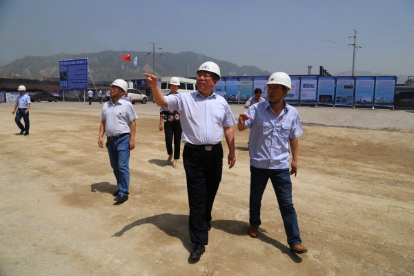 龍鋼集團(tuán)黨政工領(lǐng)導(dǎo)到韓城片區(qū)慰問“送清涼” 龍鋼集團(tuán)黨政工領(lǐng)導(dǎo)到韓城片區(qū)慰問“送清涼”