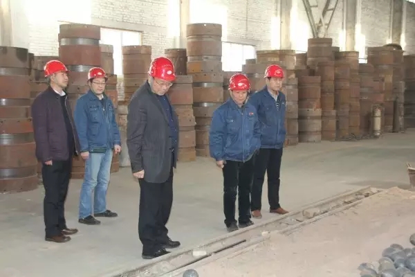 龍鋼集團公司董事長、總經理董銀師一行到華冶公司調研