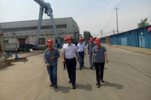 龍鋼集團董事長、總經理董銀師一行到萊鋼集團考察學習