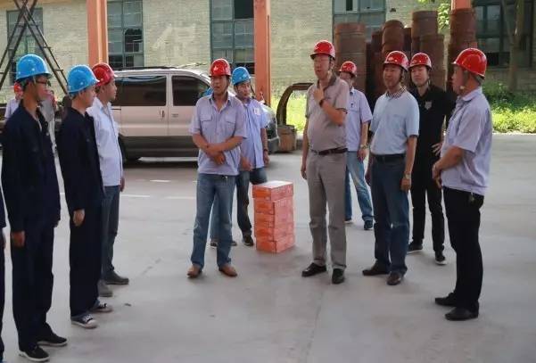 陜鋼集團總經理助理宗衛東到華冶公司慰問送清涼