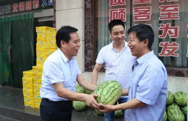 董銀師、劉光明、陳輝赴基層單位慰問送清涼