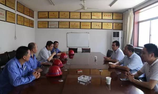 董銀師、劉光明、陳輝赴基層單位慰問送清涼