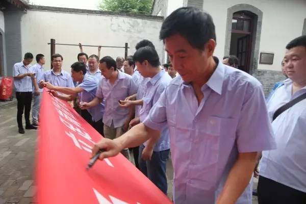 龍鋼集團(tuán)開展紀(jì)念建軍90周年復(fù)轉(zhuǎn)退伍軍人革命傳統(tǒng)教育活動(dòng)