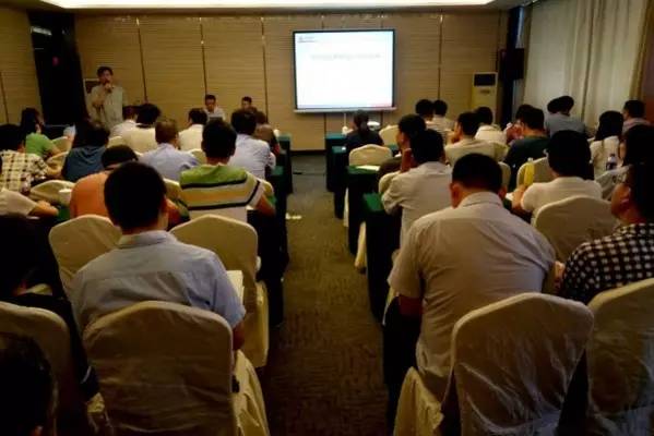 龍鋼集團公司開展《合同管理制度》宣貫培訓