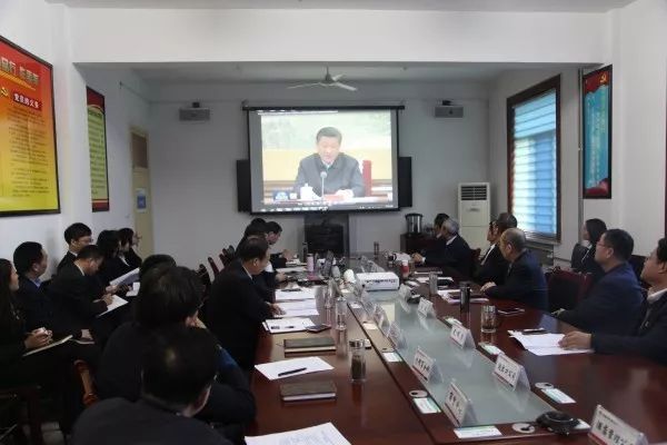  龍鋼集團進(jìn)行2018年第4次黨委理論學(xué)習(xí)