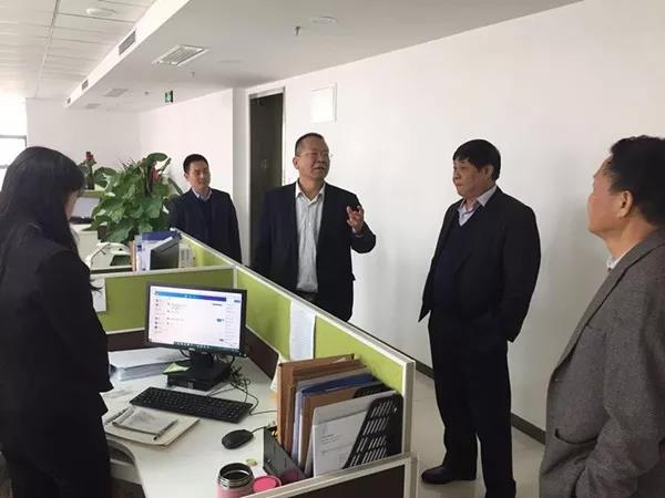 唐鑫到進出口公司進行調研指導