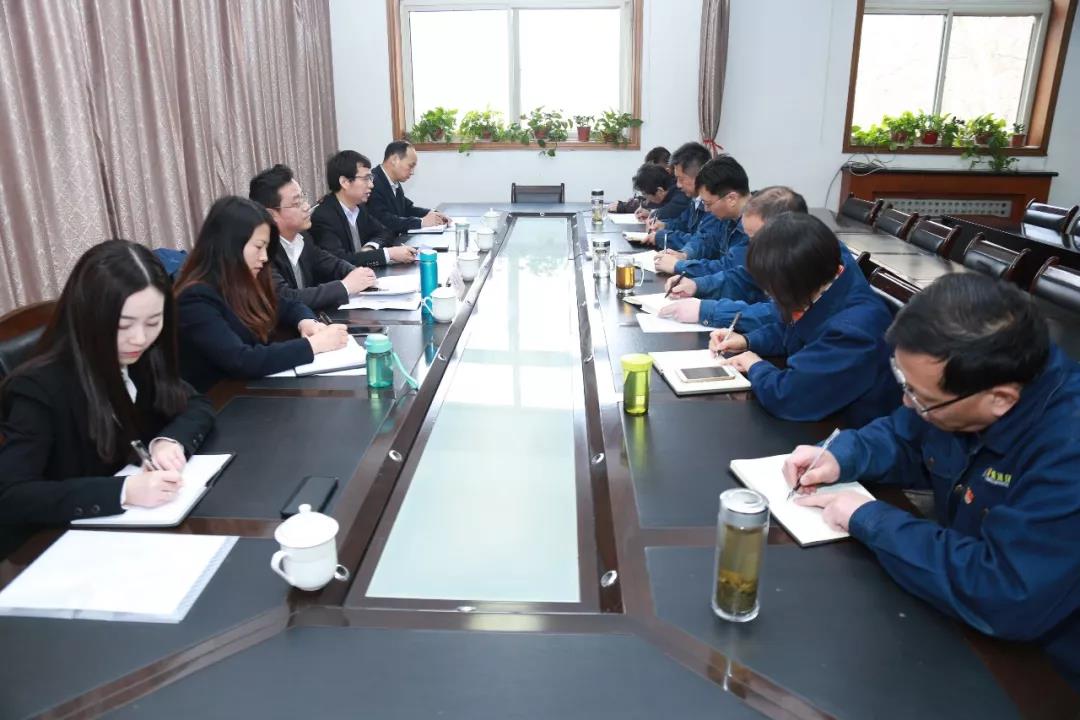 龍鋼集團(tuán)對西鋼紅光物流公司領(lǐng)導(dǎo)班子進(jìn)行誡勉談話 龍鋼集團(tuán)對西鋼紅光物流公司領(lǐng)導(dǎo)班子進(jìn)行誡勉談話