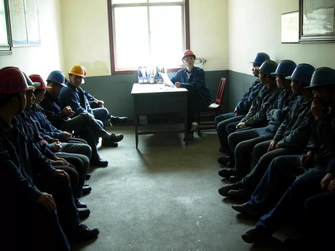 大西溝礦業公司第一選礦車間開展乙炔泄露火災事故應急演練 大西溝礦業公司第一選礦車間開展乙炔泄露火災事故應急演練