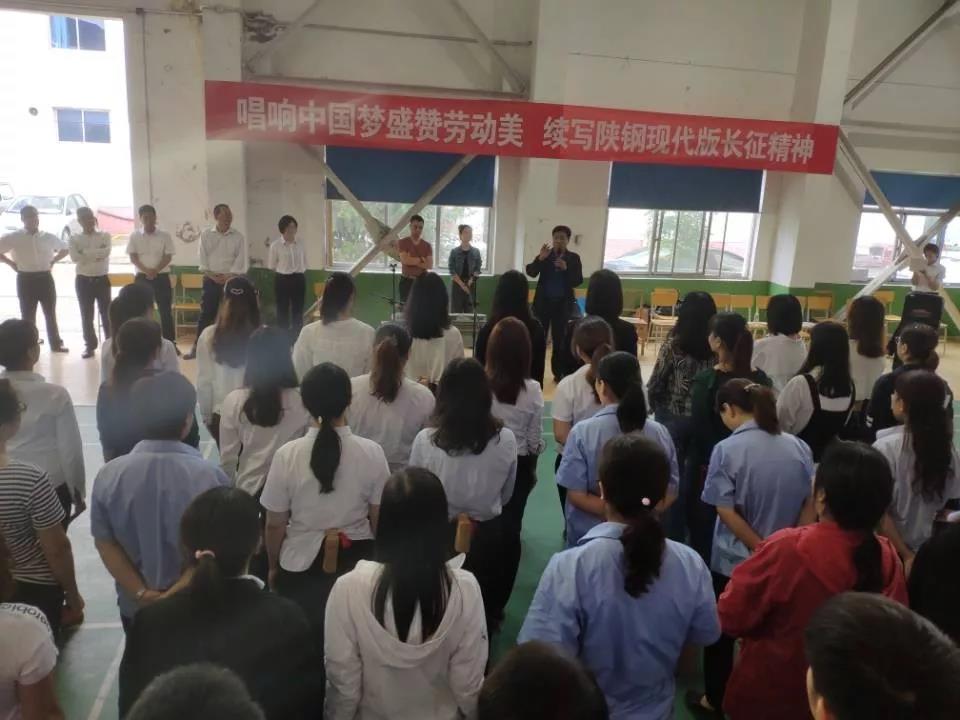 嘹亮的頌歌 深情的祝福——龍鋼集團(tuán)百人合唱節(jié)目側(cè)記 嘹亮的頌歌 深情的祝福——龍鋼集團(tuán)百人合唱節(jié)目側(cè)記