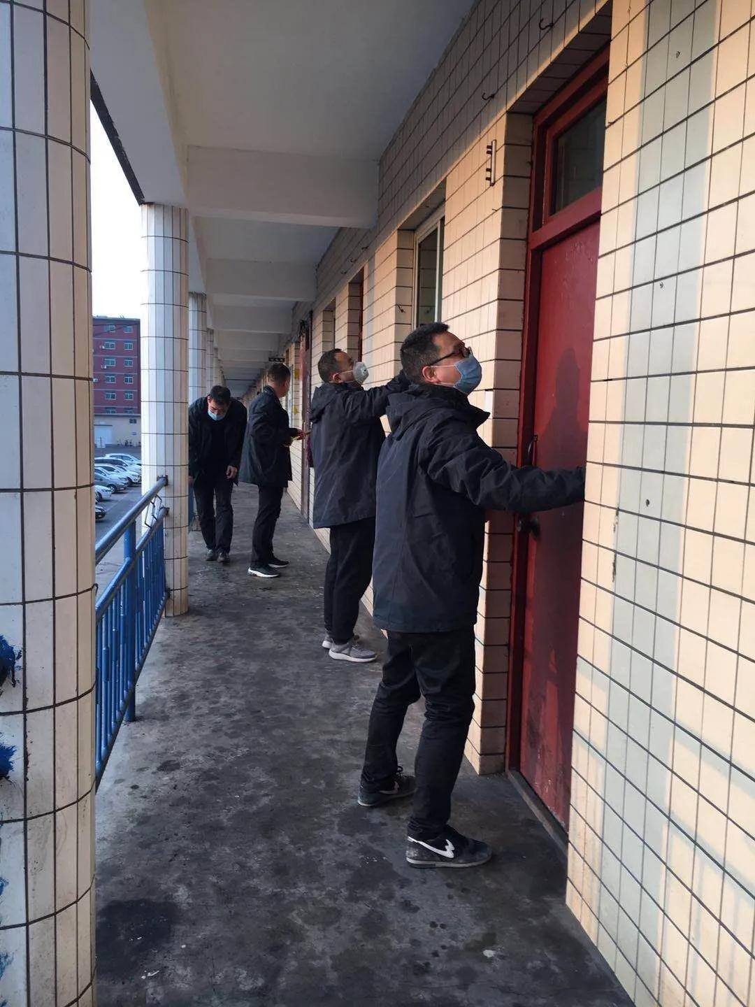 學(xué)雷鋒   戰(zhàn)疫情   穩(wěn)生產(chǎn)   龍鋼集團(tuán)在行動(dòng)